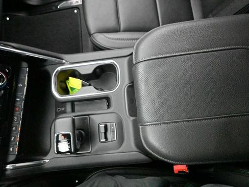 Used 2025 GMC Sierra 1500 Denali w/ Technology Package AWD/4WD image 15