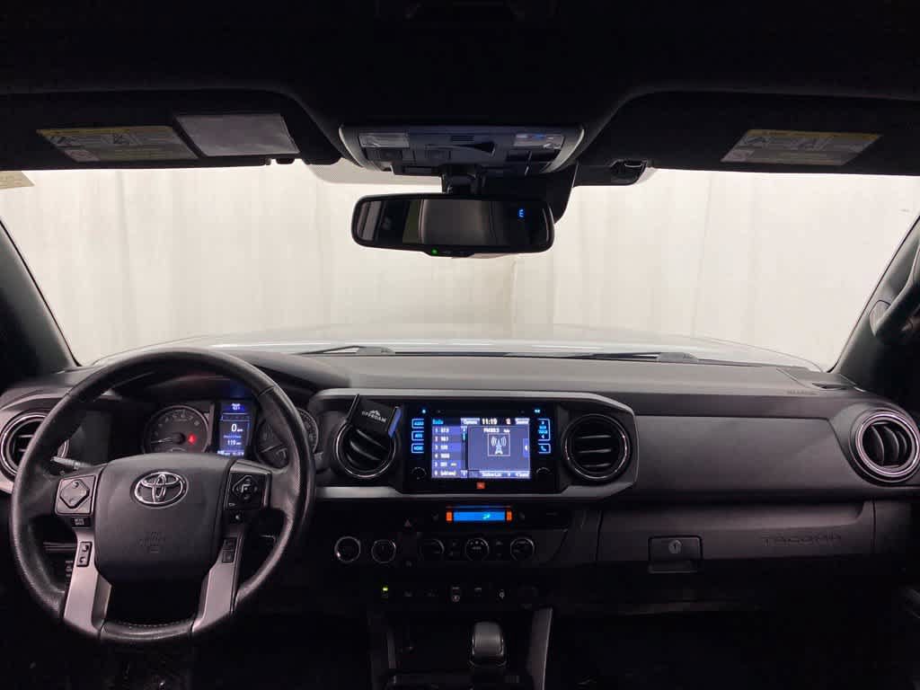 Used 2018 Toyota Tacoma TRD Off-Road AWD/4WD image 12