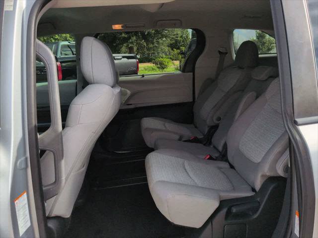 Certified 2022 Toyota Sienna LE FWD image 14