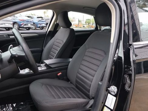 Used 2017 Ford Fusion SE FWD image 14
