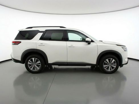 Used 2025 Nissan Pathfinder SV image 11