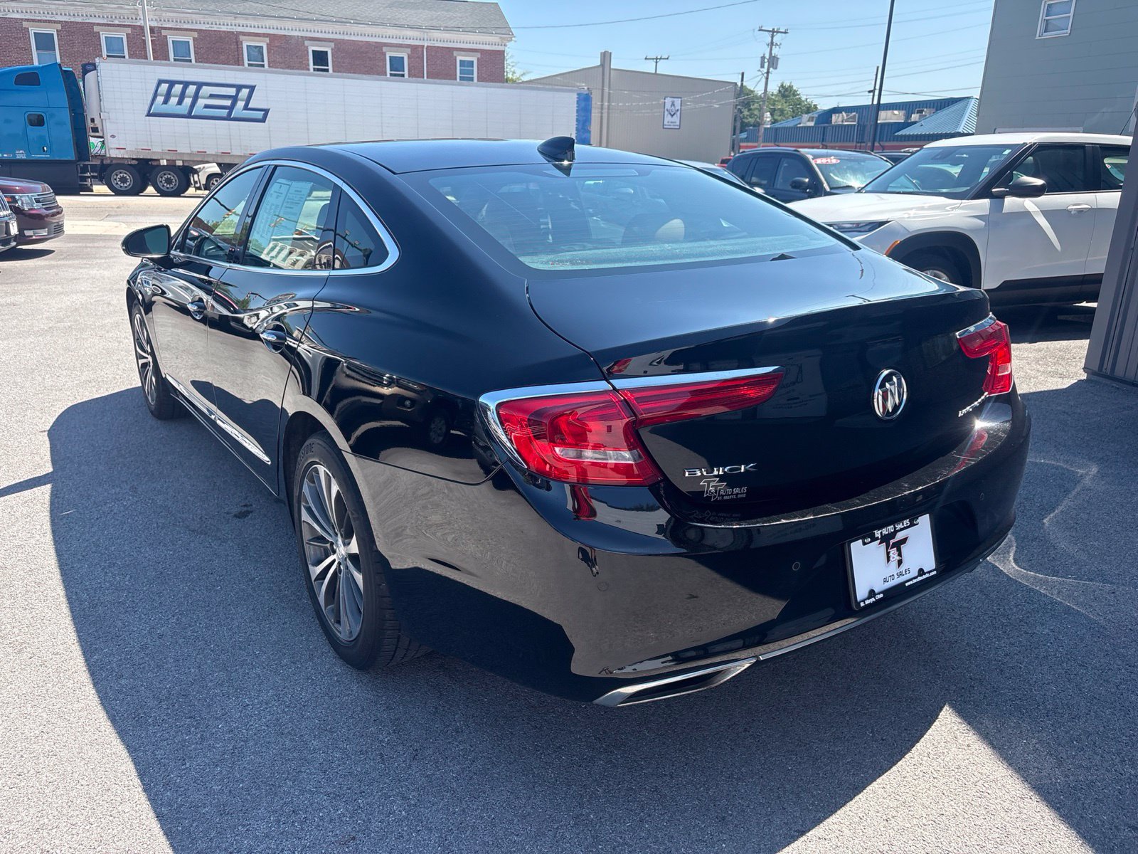 Used 2017 Buick LaCrosse Essence w/ Sun and Shade Package FWD image 3