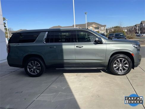 Used 2023 Chevrolet Suburban LT w/ Luxury Package image 5