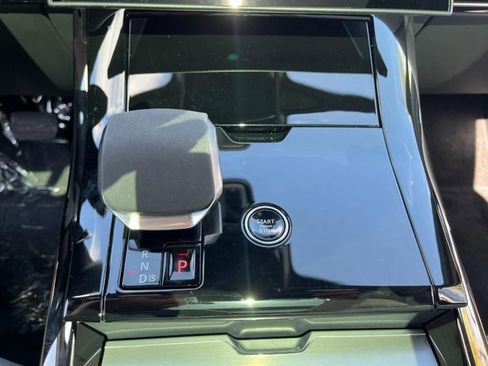 Used 2025 Land Rover Range Rover Sport image 21