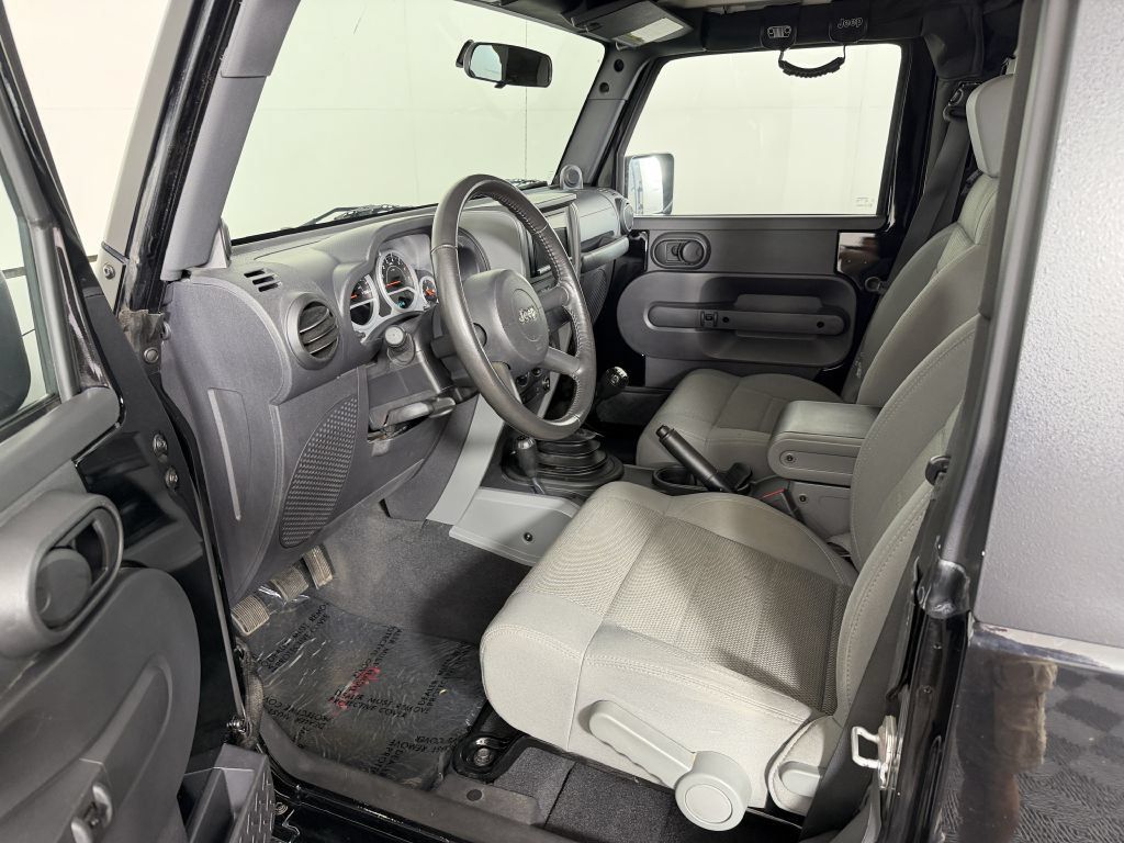 Used 2007 Jeep Wrangler Rubicon w/ Dual Top Group AWD/4WD image 15