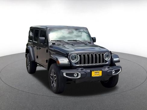 Used 2025 Jeep Wrangler Unlimited Sahara AWD/4WD image 3