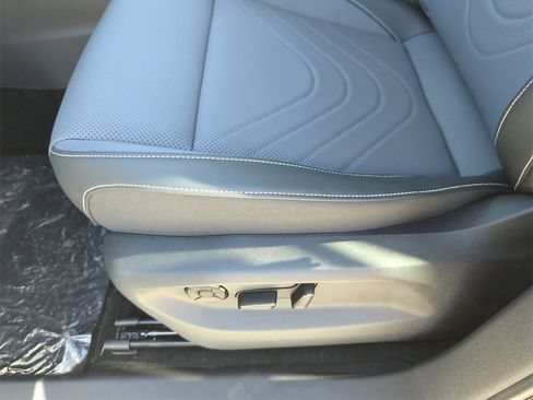 New 2026 Volkswagen Tiguan SE image 34