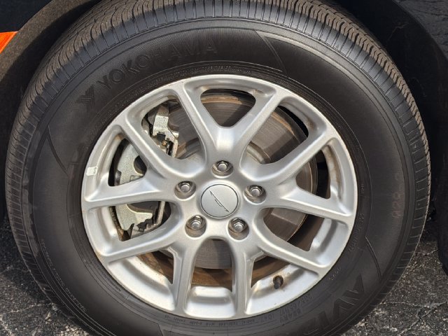 Used 2027 Chrysler Pacifica Select FWD image 15