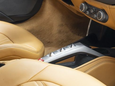 Used 2016 Ferrari 488 GTB Base image 30