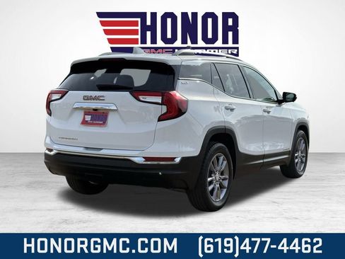 Used 2024 GMC Terrain SLT image 3