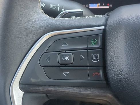 Used 2024 Jeep Grand Cherokee L Limited w/ Black Appearance Package image 31