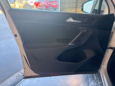 Used 2018 Volkswagen Tiguan S image 18