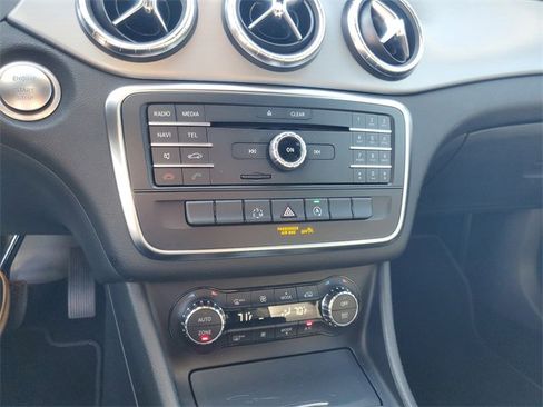 Used 2015 Mercedes-Benz CLA 250 image 29