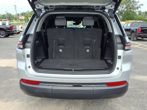 Used 2023 Jeep Grand Cherokee L Limited w/ Luxury Tech Group II RWD image 21