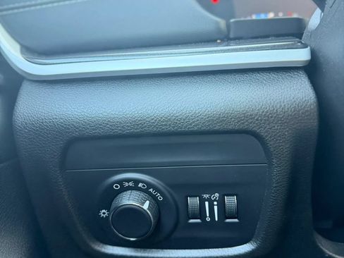 Used 2023 Jeep Grand Cherokee Laredo w/ Luxury Tech Group I AWD/4WD image 21