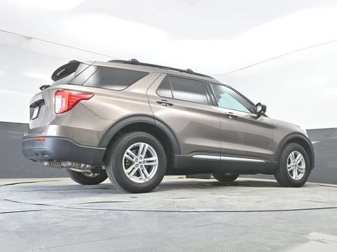 Used 2021 Ford Explorer XLT AWD/4WD image 34