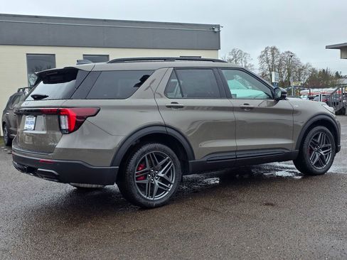 New 2026 Ford Explorer ST-Line w/ ST-Line Street Pack image 32