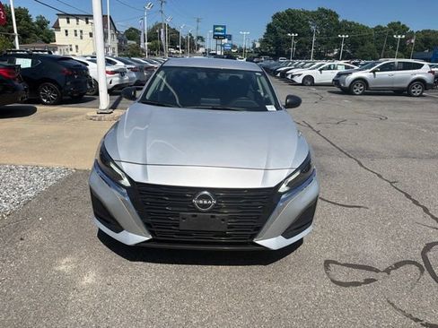 Used 2024 Nissan Altima 2.5 SV FWD image 2