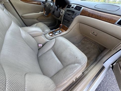 Used 2005 Lexus ES 330 FWD image 11
