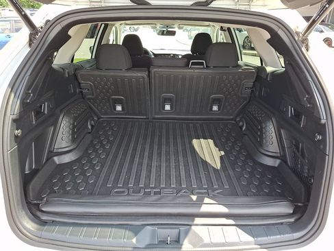 Used 2022 Subaru Outback Premium AWD/4WD image 29