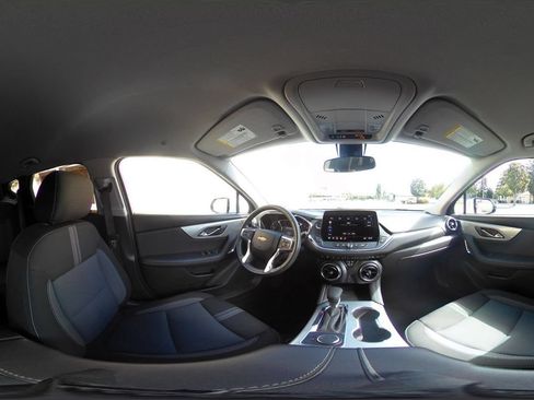 Used 2025 Chevrolet Blazer LT FWD image 42