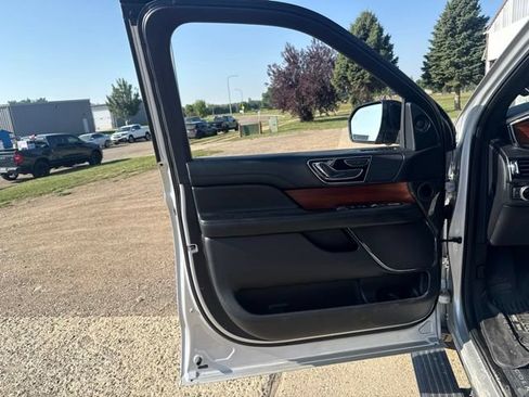 Used 2018 Lincoln Navigator L Select w/ Technology Package AWD/4WD image 22