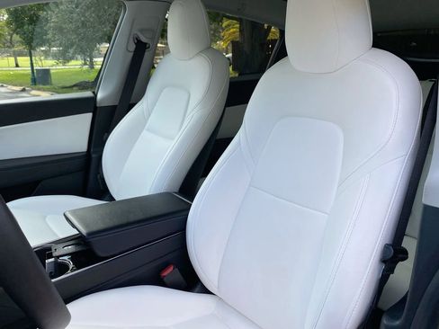 Used 2021 Tesla Model Y Long Range image 30