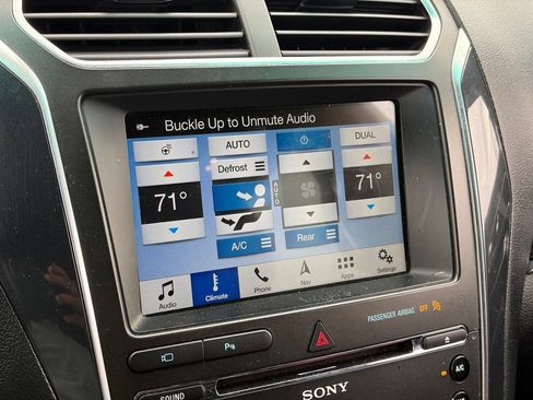 Used 2018 Ford Explorer Limited FWD image 9