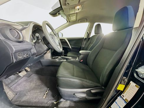 Used 2018 Toyota RAV4 LE image 13