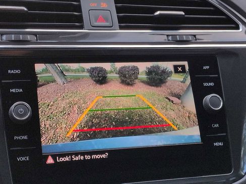 Used 2023 Volkswagen Tiguan SE R-Line image 30