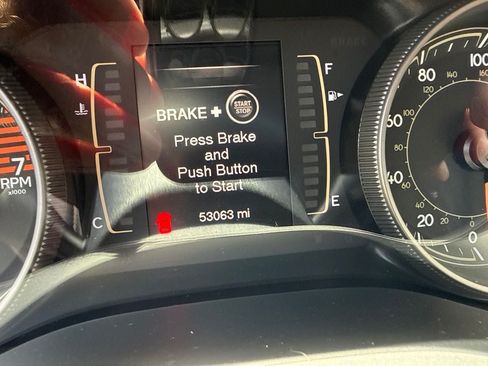 Used 2018 Jeep Cherokee Latitude Plus w/ Comfort/Convenience Group FWD image 11