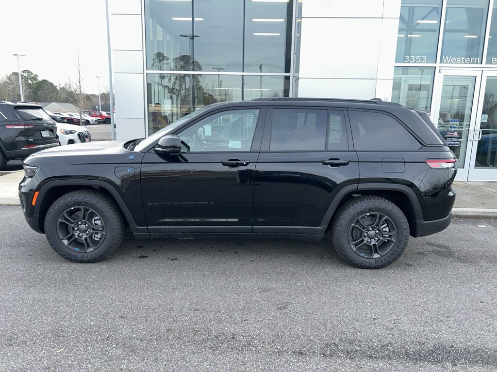 New 2024 Jeep Grand Cherokee Trailhawk w/ Luxury Tech Group III AWD/4WD image 3