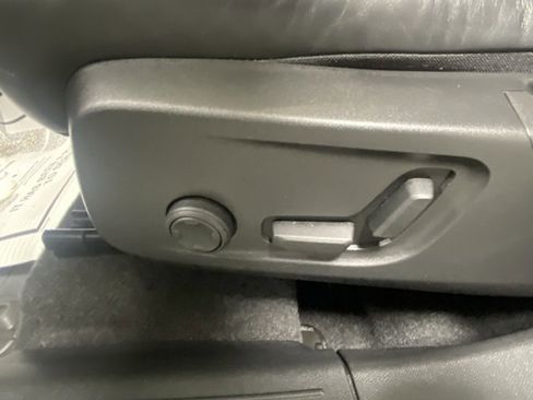 Used 2021 Volvo XC40 T5 R-Design w/ Climate Package image 12