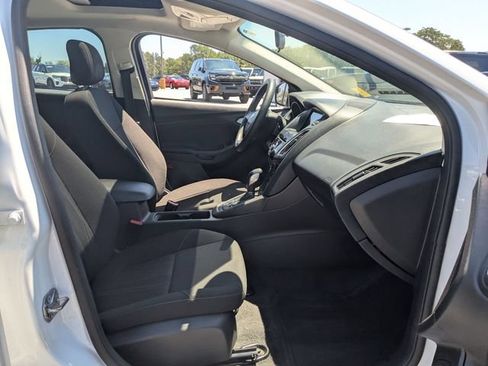 Used 2018 Ford Focus SEL FWD image 25