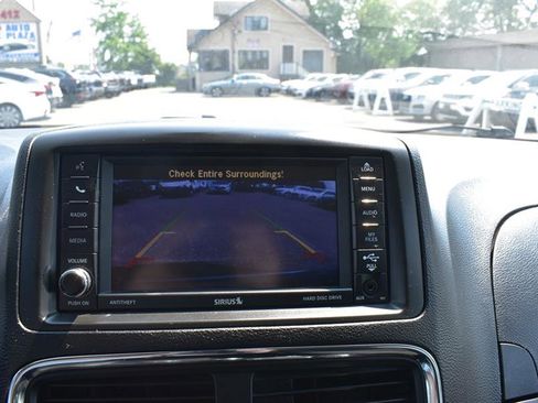 Used 2019 Dodge Grand Caravan SE w/ UConnect Hands-Free Group image 12