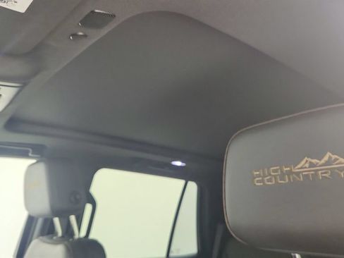 Used 2022 Chevrolet Tahoe High Country AWD/4WD image 15