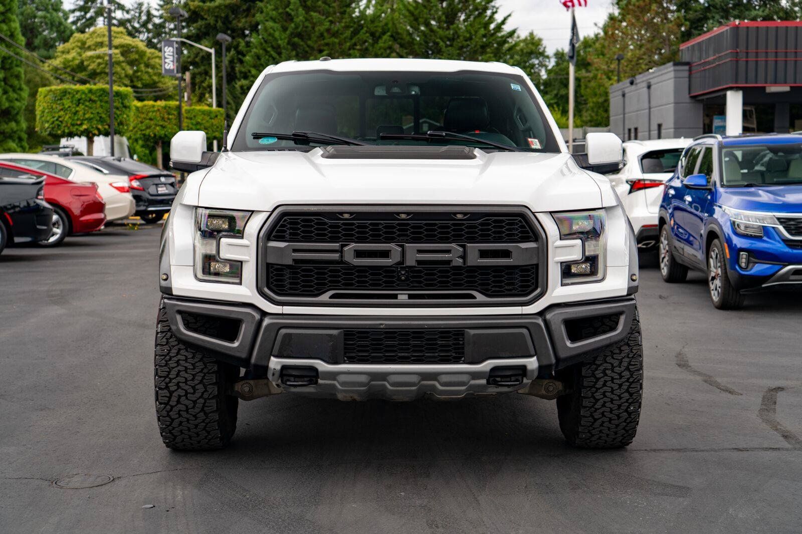 Used 2018 Ford F150 Raptor w/ Equipment Group 802A Luxury AWD/4WD image 3