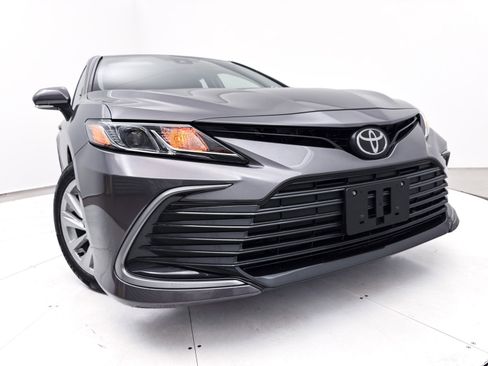 Used 2023 Toyota Camry LE image 9