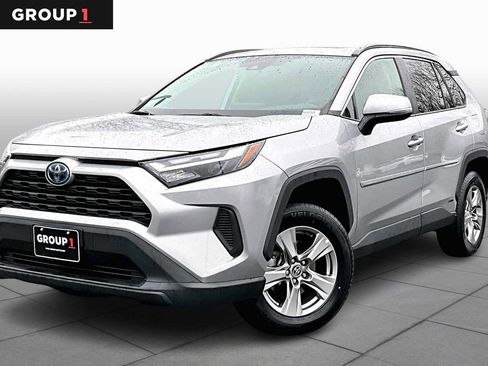 Used 2022 Toyota RAV4 XLE image 1