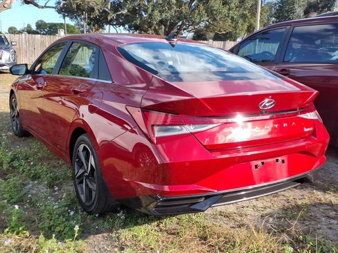 Used 2022 Hyundai Elantra Limited image 4