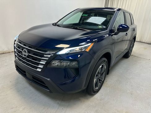 Certified 2025 Nissan Rogue SV image 9