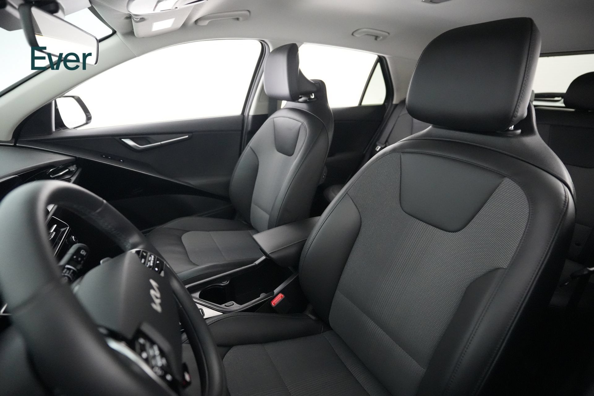 Used 2024 Kia Niro Wind w/ Wind Preserve Package FWD image 4