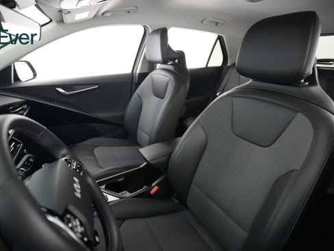 Used 2024 Kia Niro Wind w/ Wind Preserve Package FWD image 4