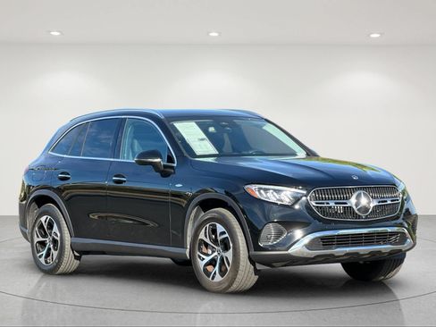 Used 2025 Mercedes-Benz GLC 350e 4MATIC image 7