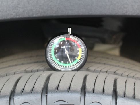 Used 2024 GMC Terrain SLT image 40