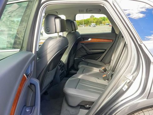 Used 2022 Audi Q5 e Premium w/ Convenience Package image 15