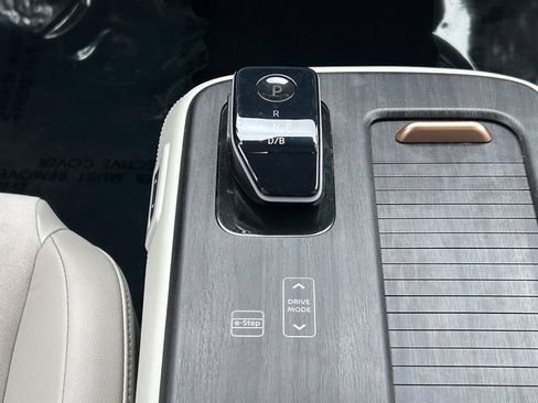 Certified 2023 Nissan Ariya FWD image 22