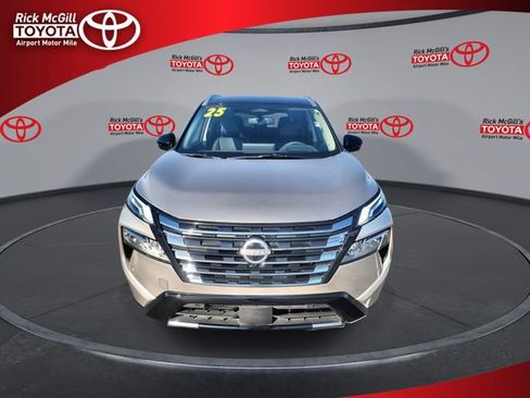 Used 2025 Nissan Rogue Platinum w/ Tech Package AWD/4WD image 3
