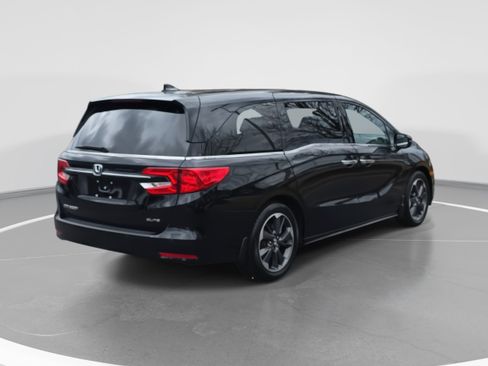 Used 2023 Honda Odyssey Elite image 5