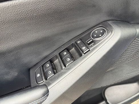 Used 2023 Kia Seltos S w/ Navigation Package image 18